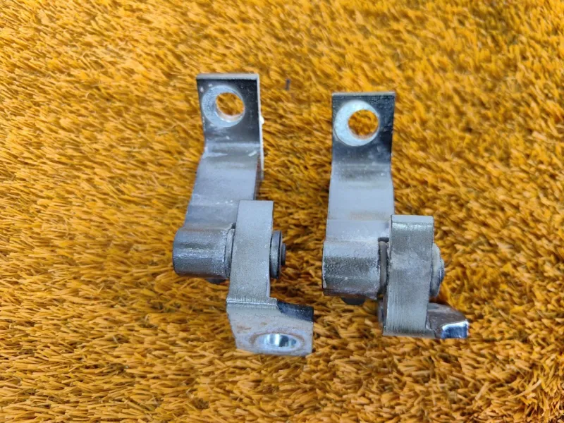 Петля двери