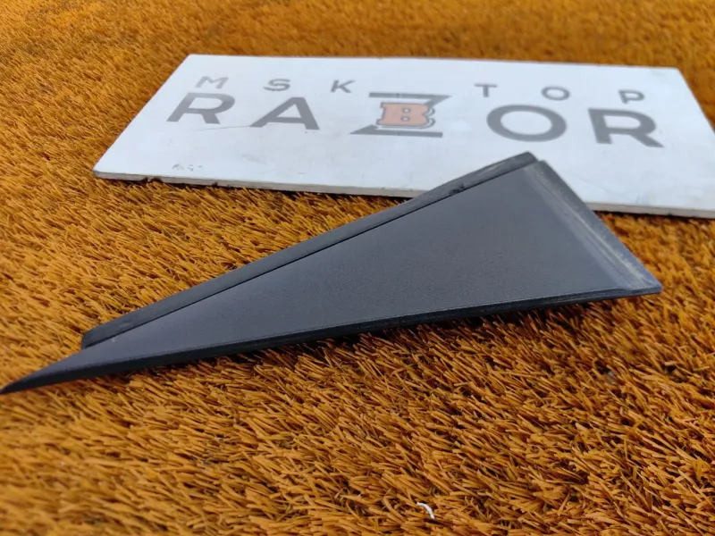 Уголок двери