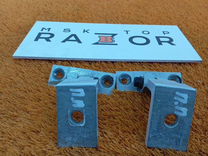 Петля двери