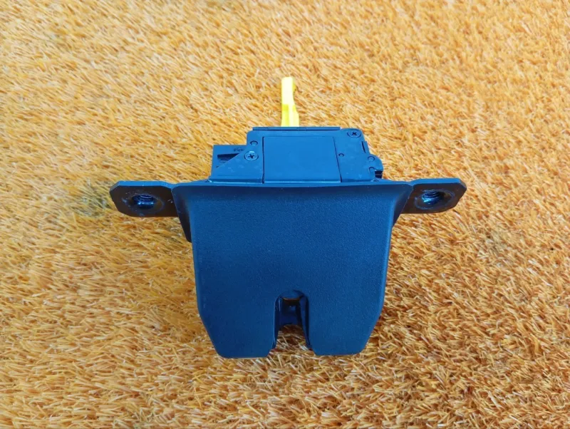 Замок багажника