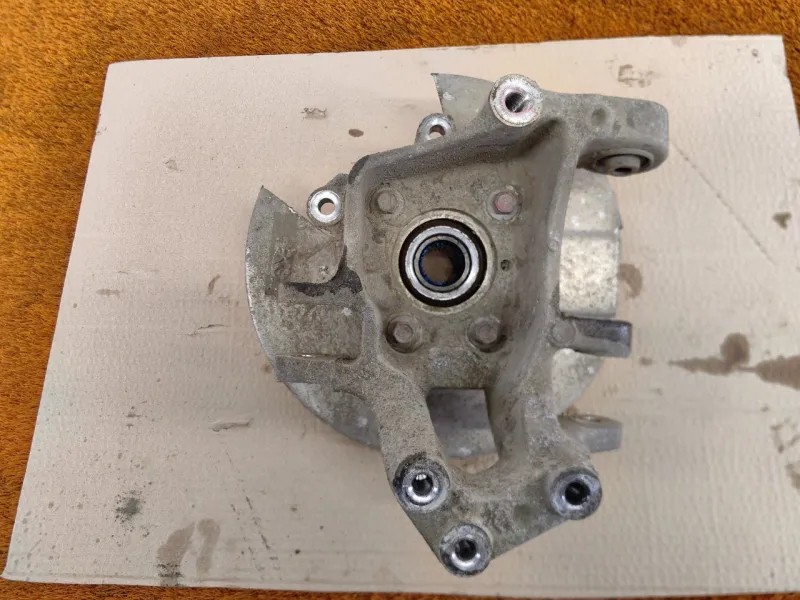 Кулак поворотный