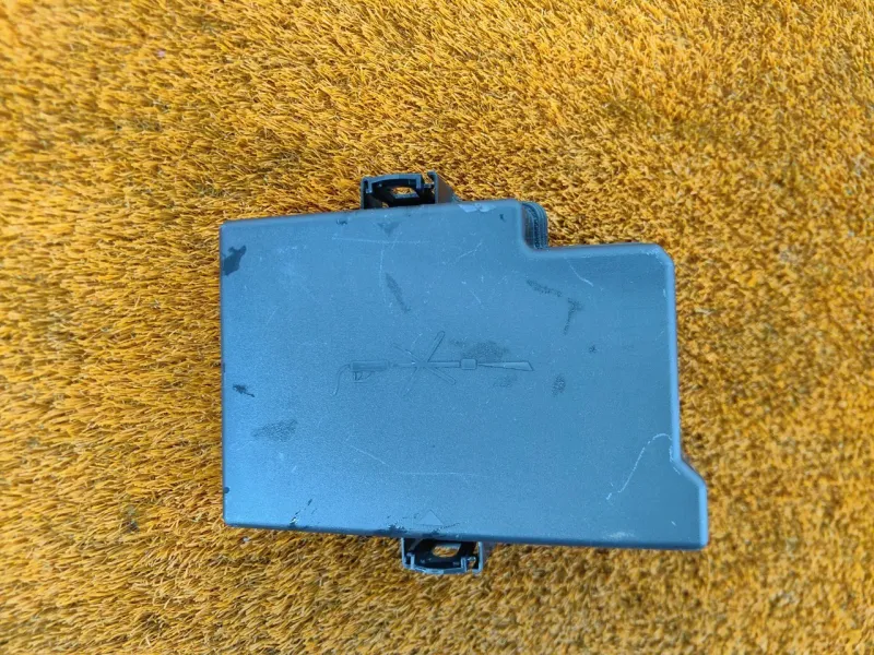 Крышка блока предохранителей