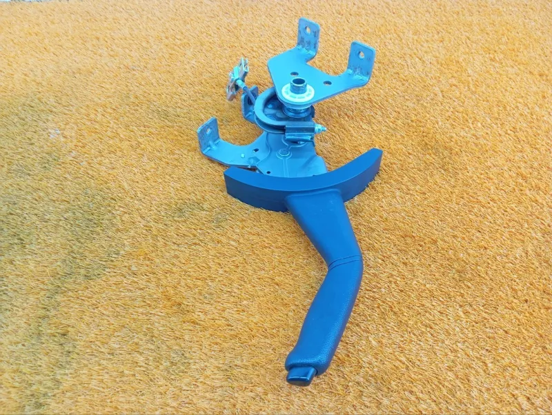 Рычаг стояночного тормоза