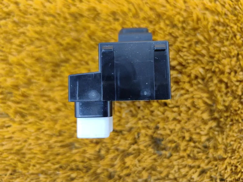 Кнопка стеклоподъемника