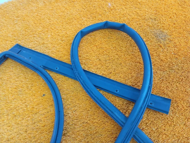 Уплотнитель двери