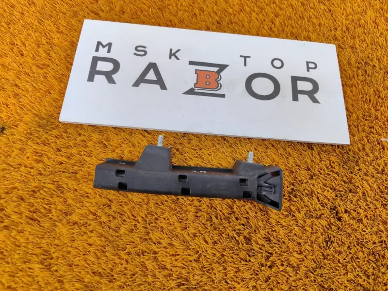 Направляющая стекла двери