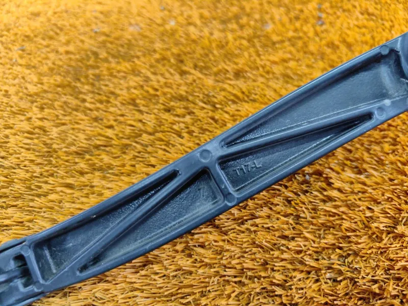 Поводок стеклоочистителя лобового стекла