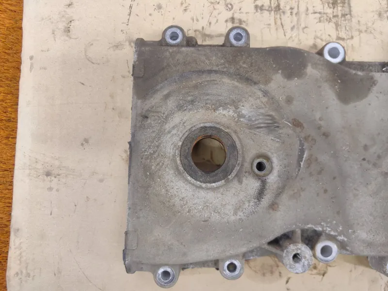 Крышка двигателя передняя