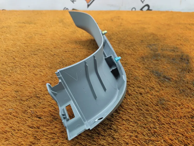 Обшивка двери багажника