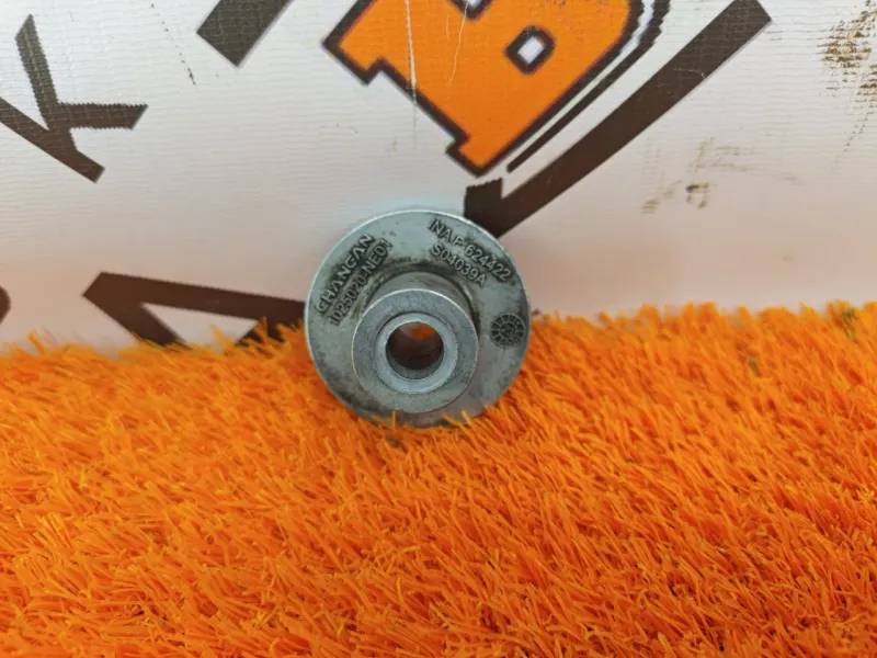 Ролик обводной навесного оборудования