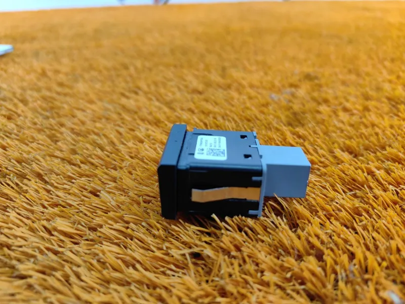 Кнопка обогрева сидений