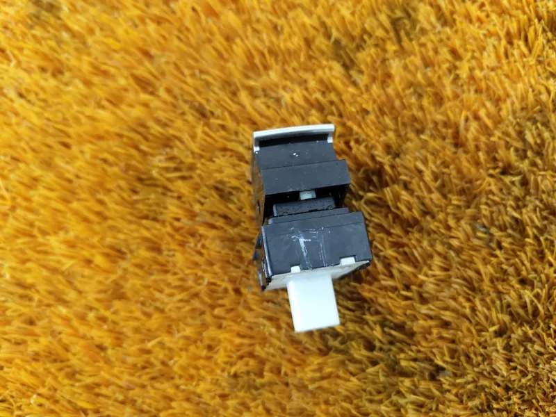 Кнопка стеклоподъемника