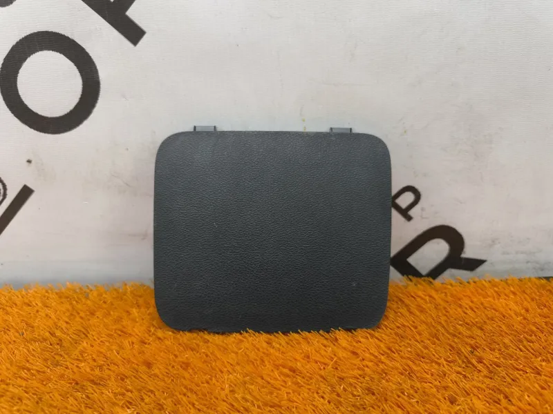 Крышка блока предохранителей