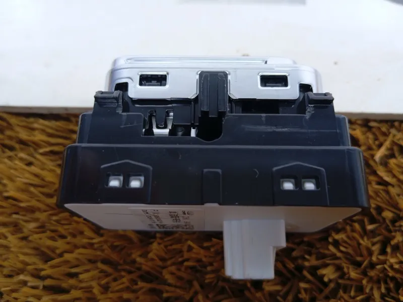 Кнопка стеклоподъемника