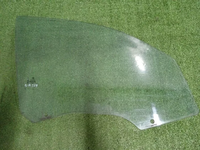 Стекло двери BMW 1-Series 2008 51337067792 E87, переднее правое