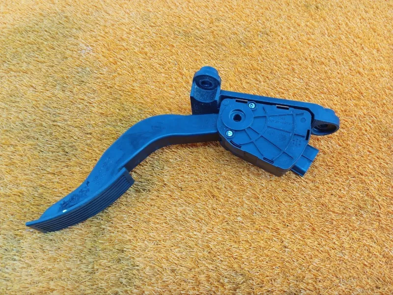 Педаль газа