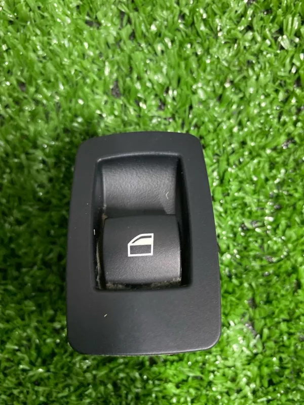 Кнопка стеклоподъемника