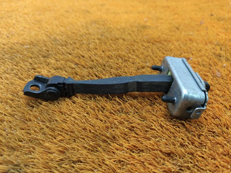 Ограничитель двери