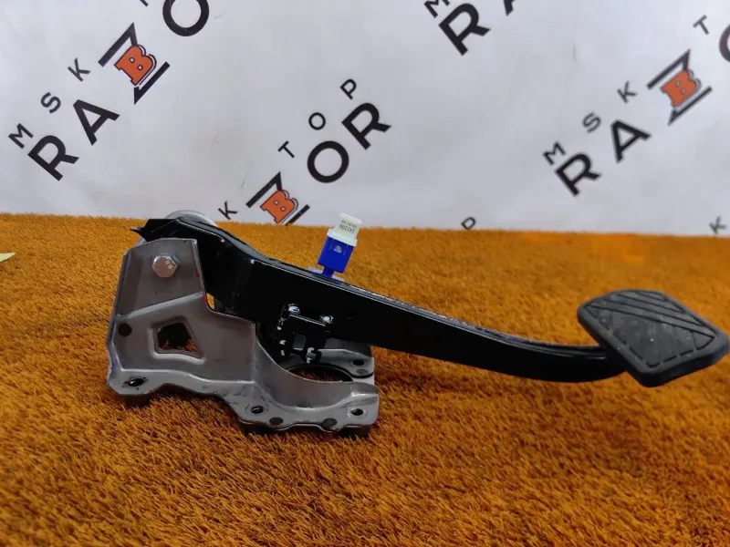 Педаль тормоза