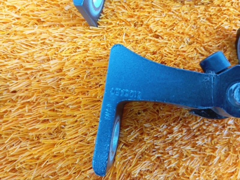 Петля двери