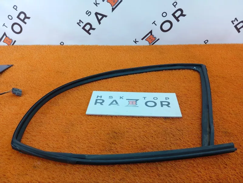 Уплотнитель стекла двери