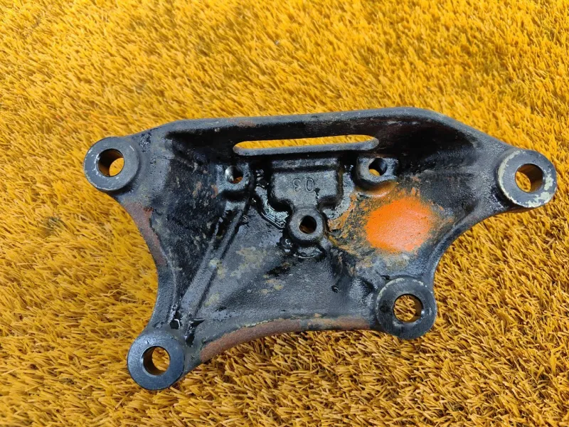 Кронштейн опоры двигателя