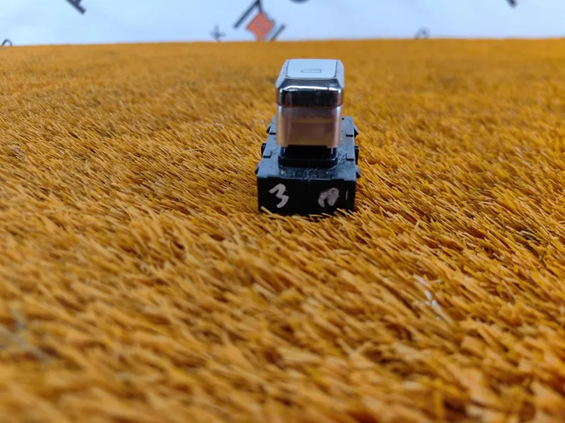 Кнопка стеклоподъемника