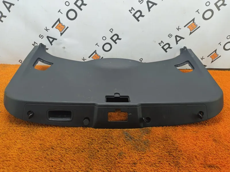 Обшивка двери багажника