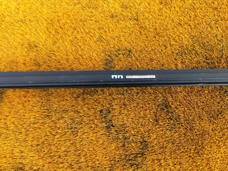 Уплотнитель стекла двери