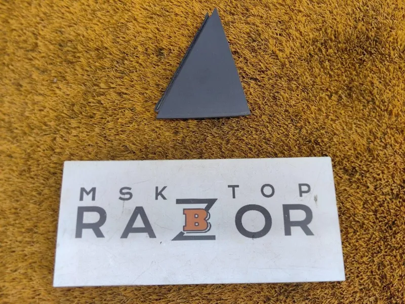 Уголок двери