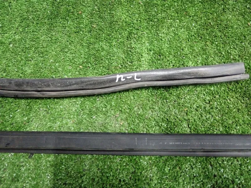 Уплотнитель стекла двери