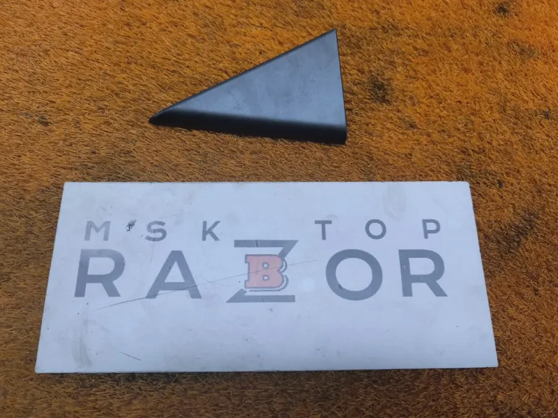 Уголок двери