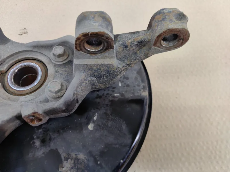 Кулак поворотный