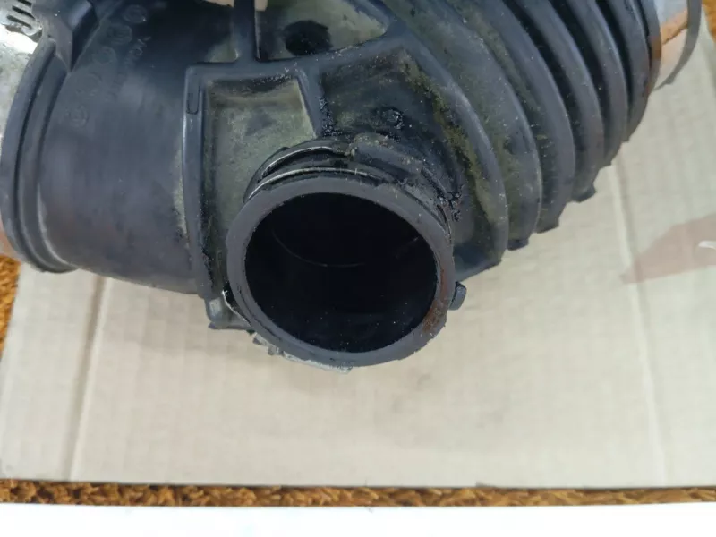 Патрубок воздушного фильтра