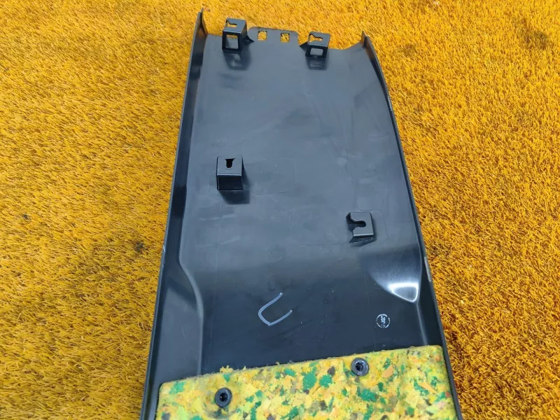 Накладка на стойку кузова