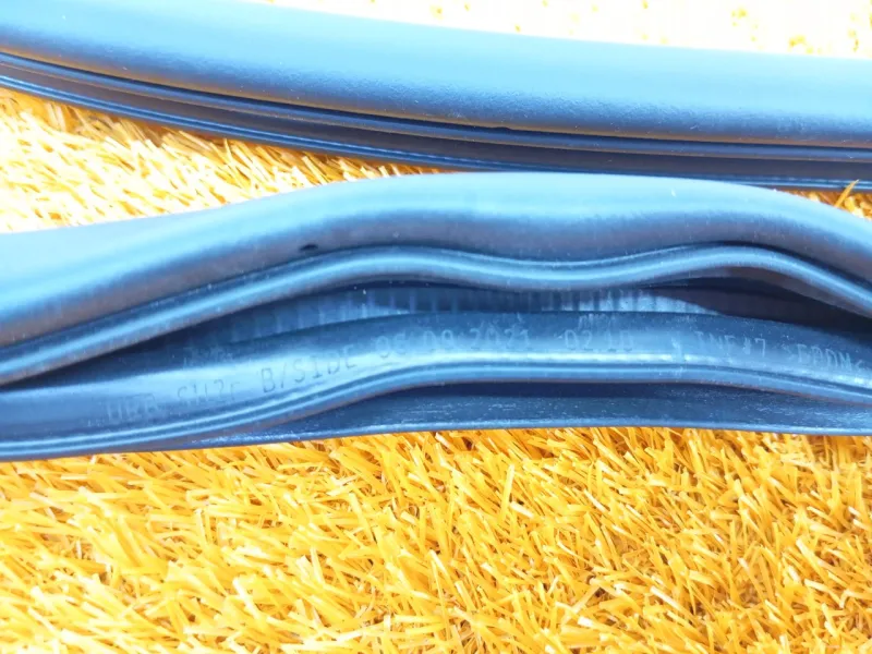 Уплотнитель проема двери