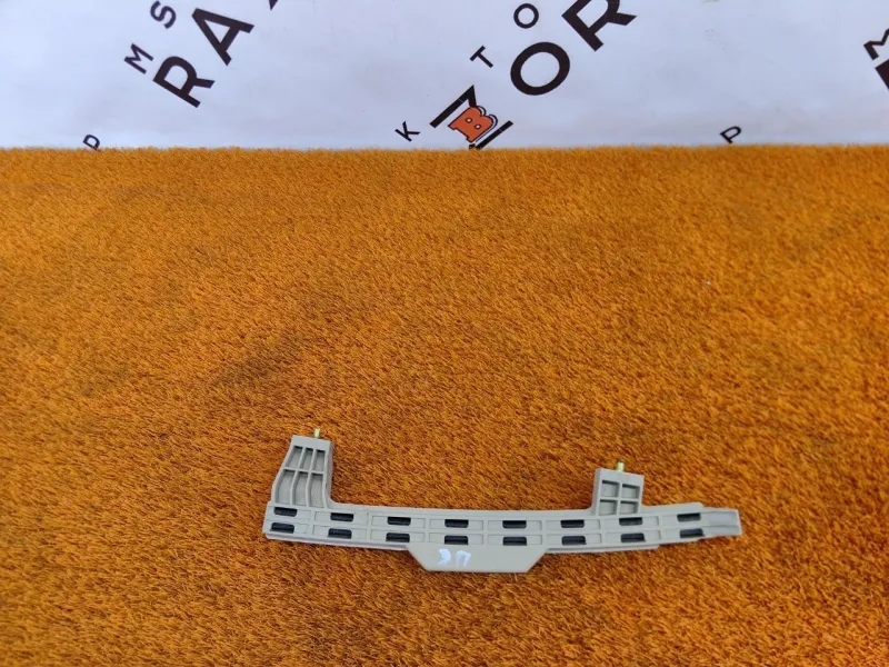 Направляющая стекла двери