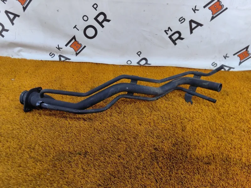 Горловина топливного бака