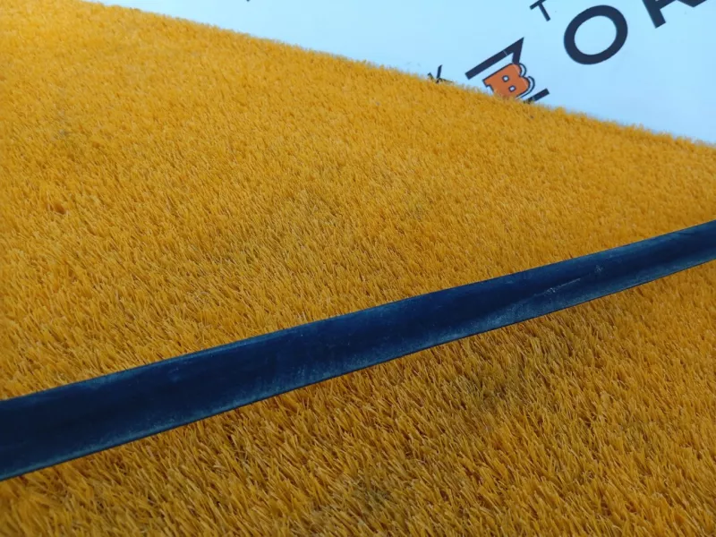 Уплотнитель стекла двери