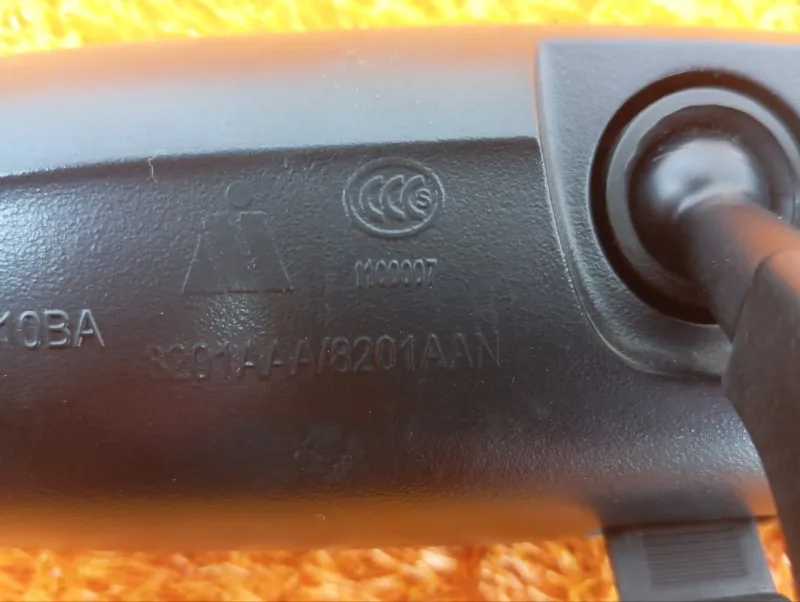 Зеркало заднего вида