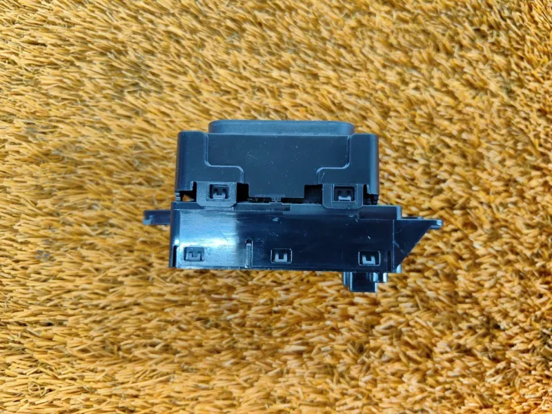 Кнопка стеклоподъемника