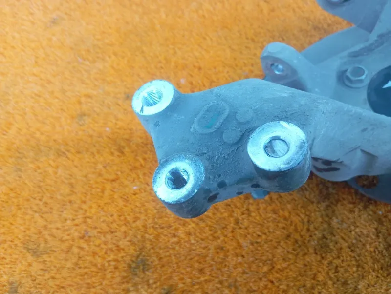 Кулак поворотный