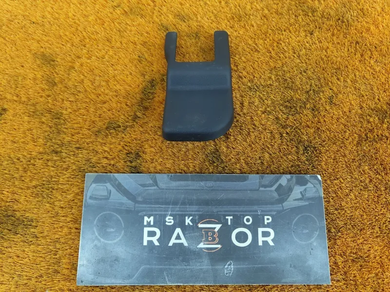 Заглушка крепления сиденья