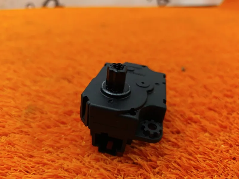 Моторчик заслонки печки