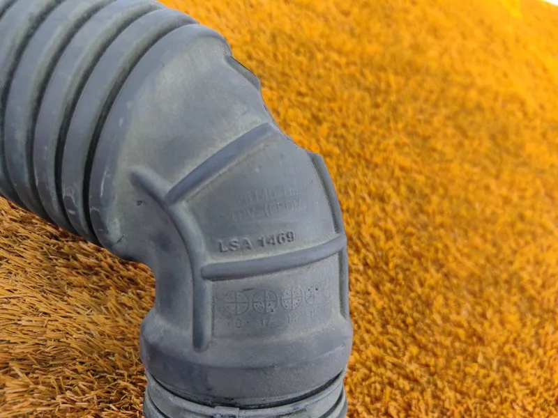 Патрубок воздушного фильтра