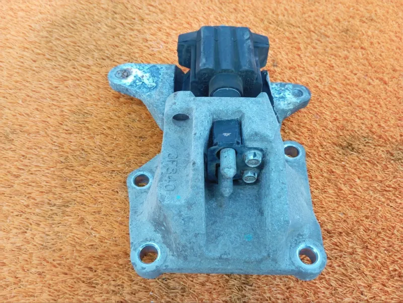 Подушка двигателя