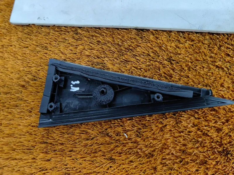 Уголок двери