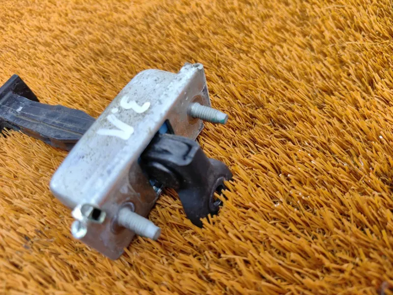 Ограничитель двери