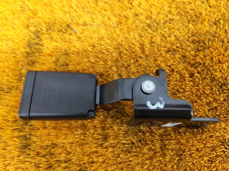 Ответная часть ремня безопасности