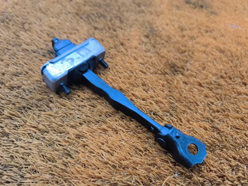 Ограничитель двери